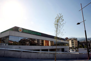 Mercadona Seu Urgell exterior y esquina Araconsa
